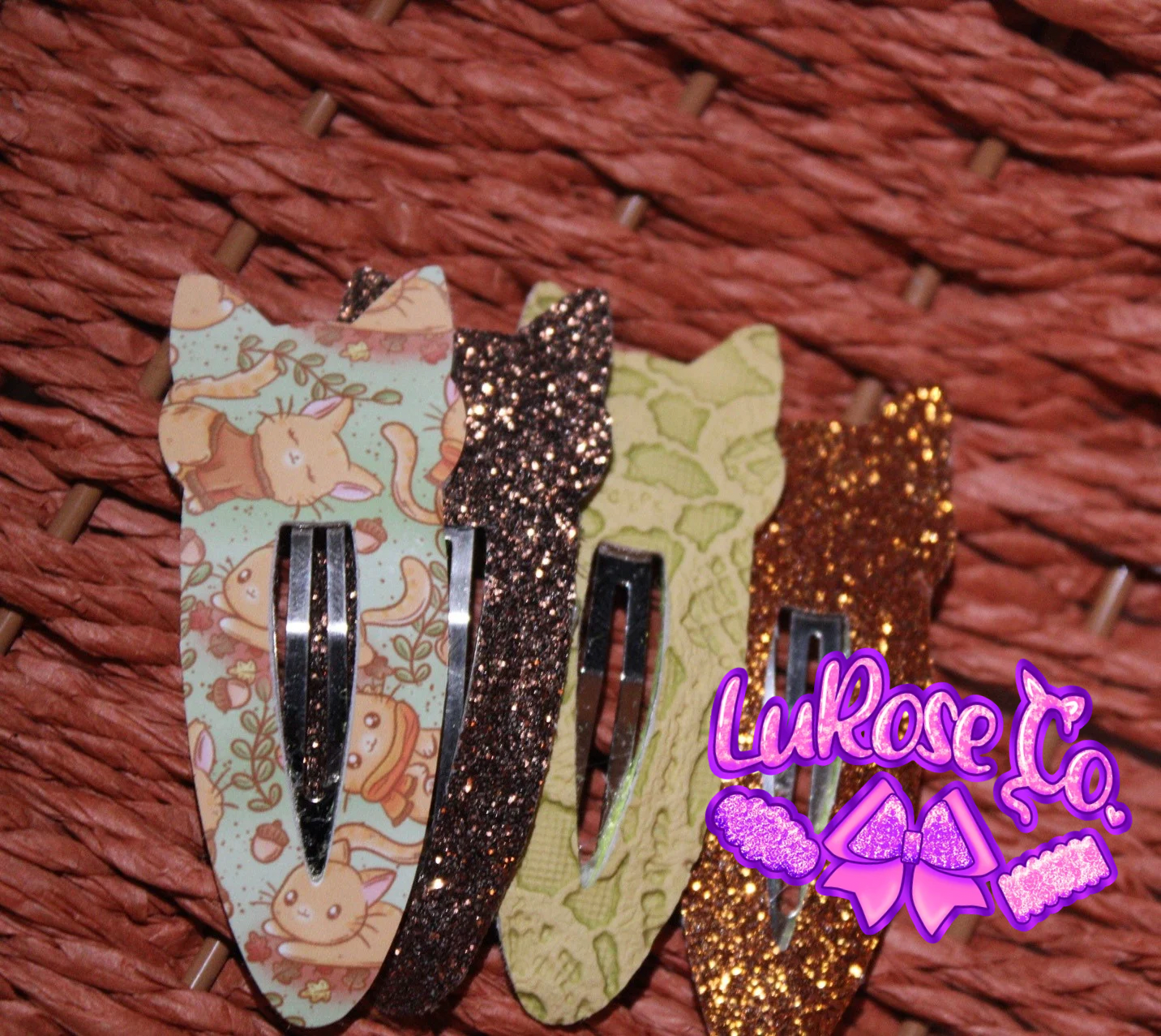 sweater kitties// kitty snap clip at (4 clippies)