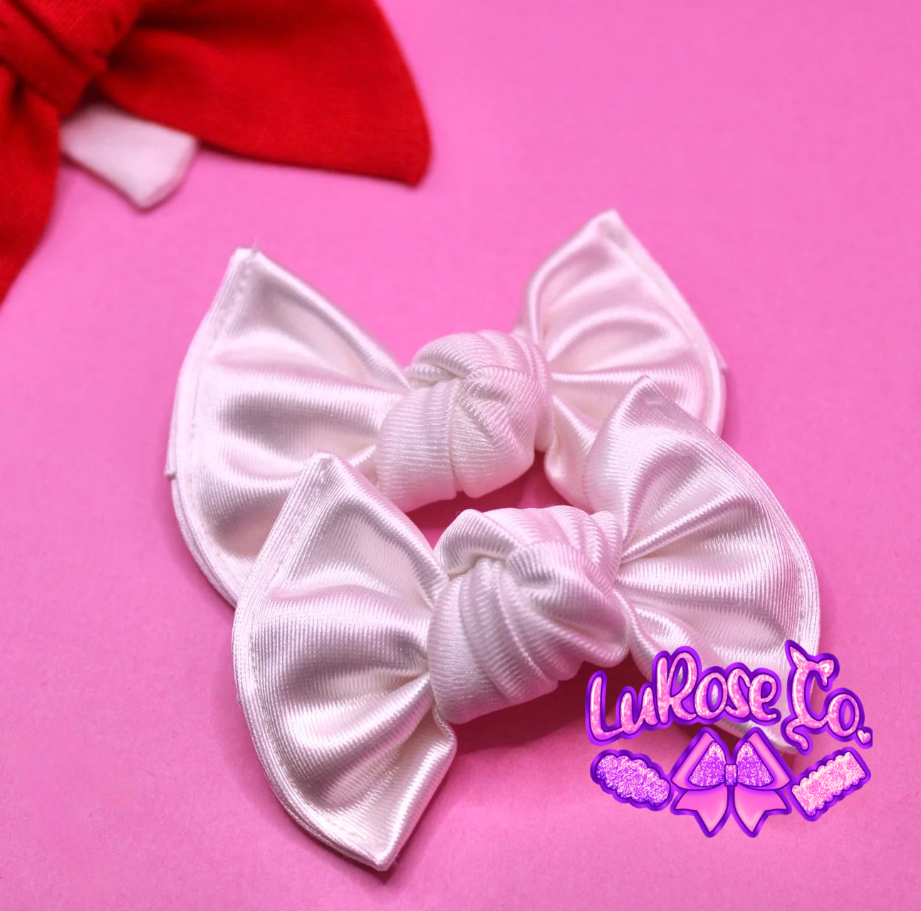 White satin knotted piggy set