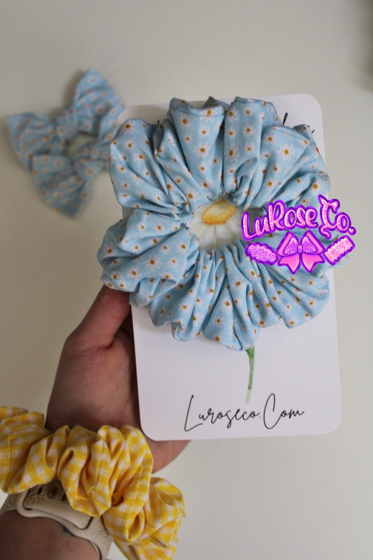 blue simple daises scrunchie