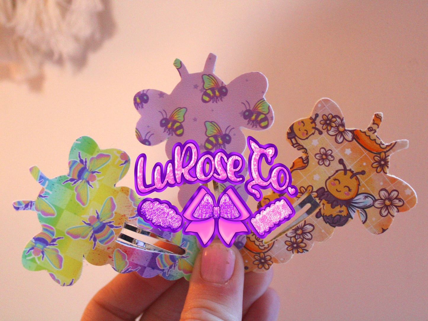 Bee snap clip