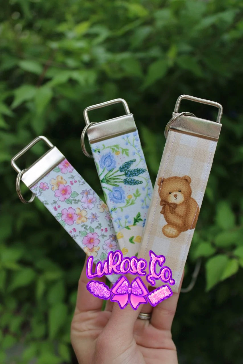 no theme just un-cone-ditional love for cute things 🍦