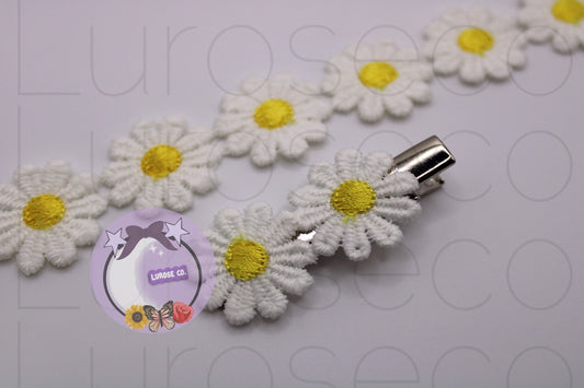 Simple flower alligator clip