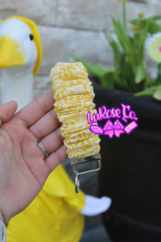 sunny daisies srunchie keyfob