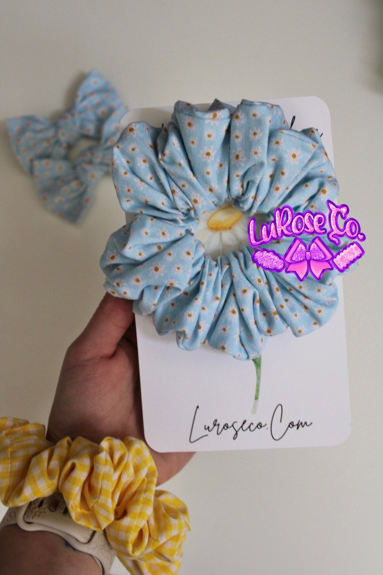 blue simple daises scrunchie
