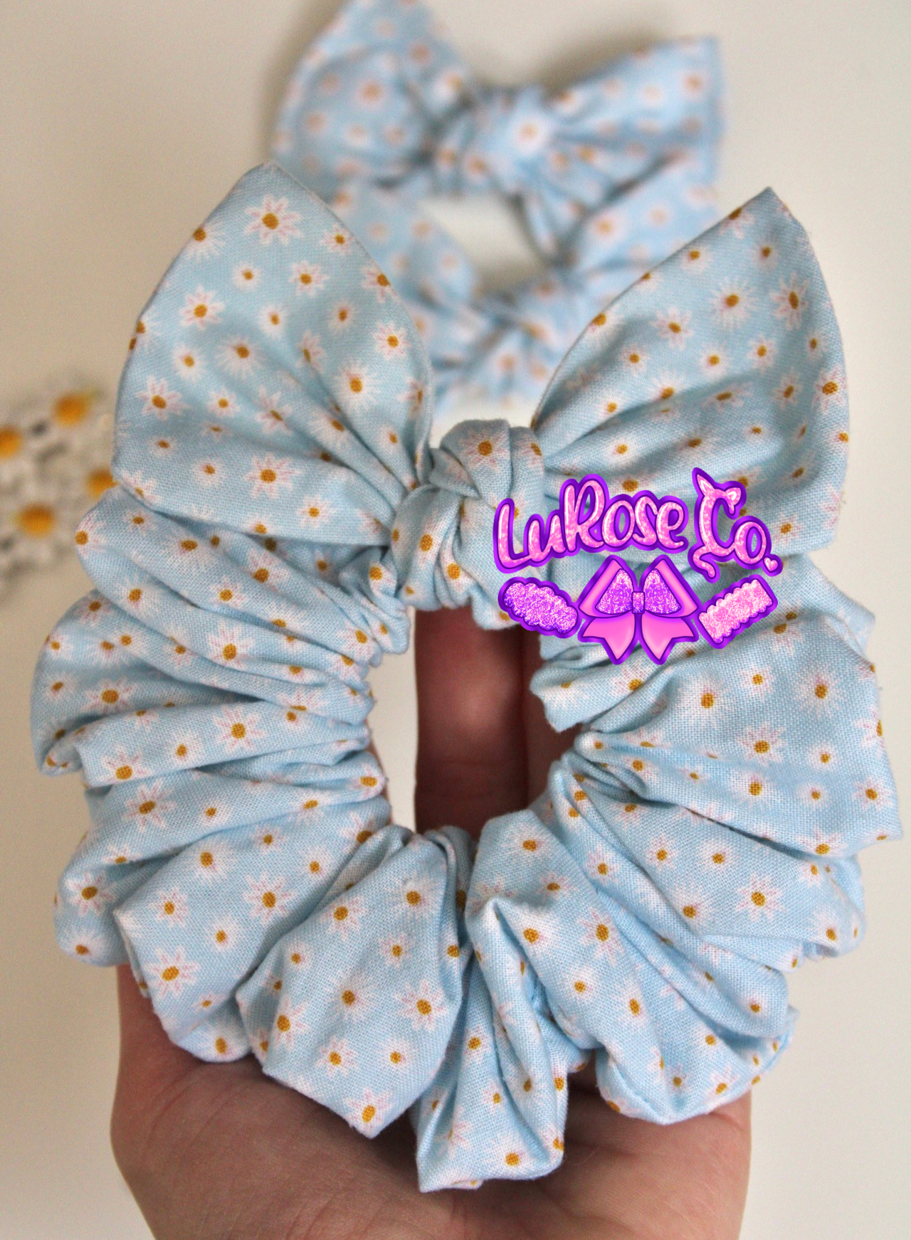 blue simple daises scrunchie