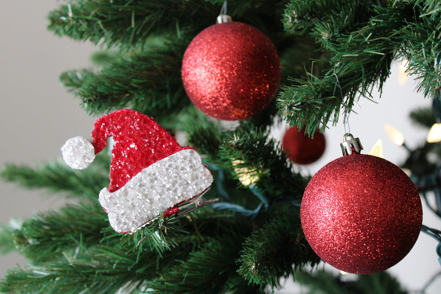 Red glitter Santa hat alligator clip